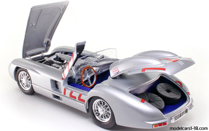 1955 - Mercedes 300 SLR (W196S) Bburago 1/18 (Серебристый) Открывающиеся части