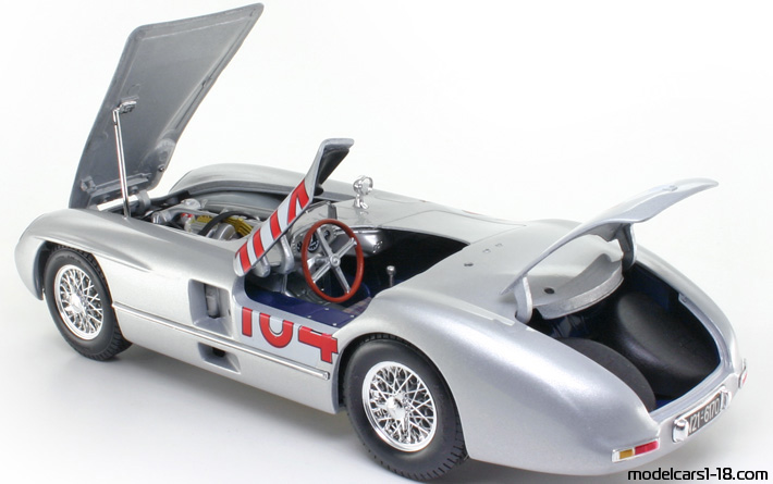 1955 - Mercedes 300 SLR (W196S) Maisto 1/18 (Серебристый) Открывающиеся части