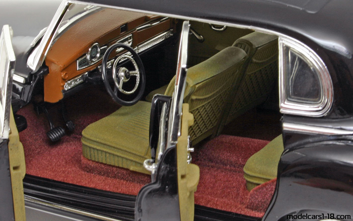 1955 - Mercedes 300 (W186) Ricko 1/18 (Чёрный) Интерьер панель приборов