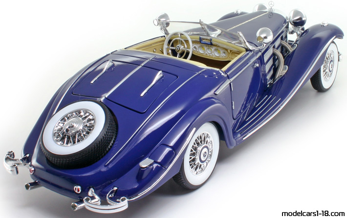 1936 - Mercedes 500 K (W29) Maisto 1/18 (Синий) Задняя правая сторона