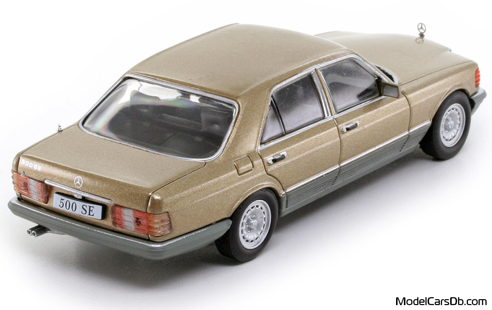 1979 - Mercedes 500 SE (W126) DeAgostini 1/43 (Оранжевый / Серый ) Задняя правая сторона