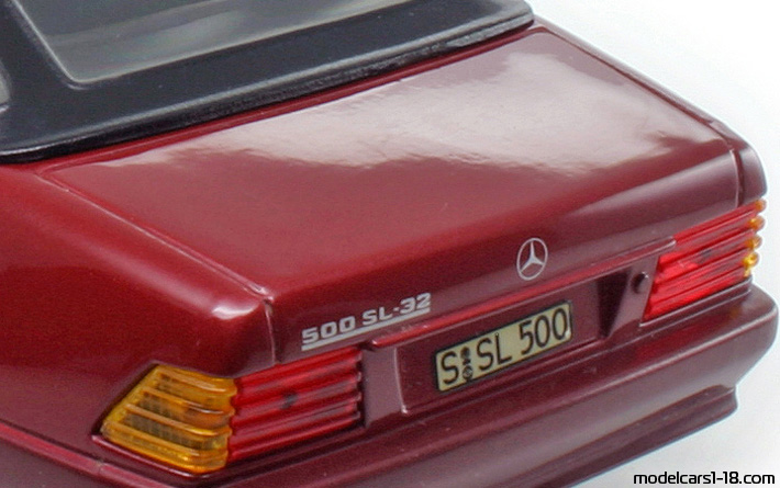 1989 - Mercedes 500 SL (R129) Revell 1/18 (Kрасный / Kрасный) Багажник / Поднимающиеся фары