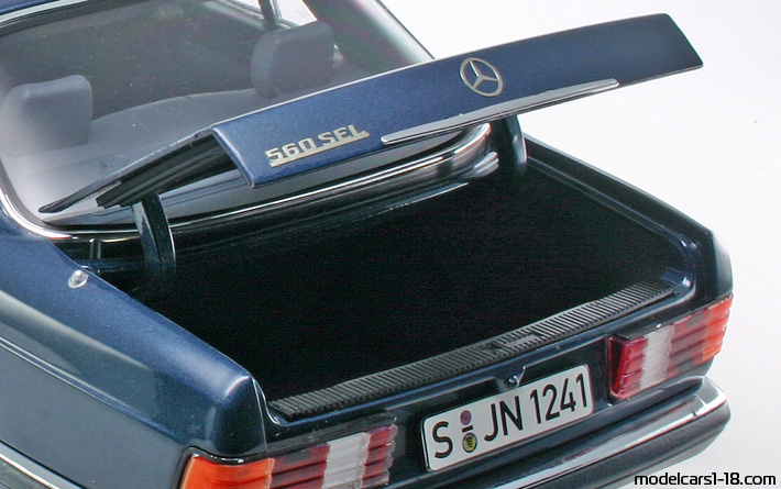 1988 - Mercedes 560 SEL (W126) Norev 1/18 (Kрасный / Серый ) Багажник / Поднимающиеся фары