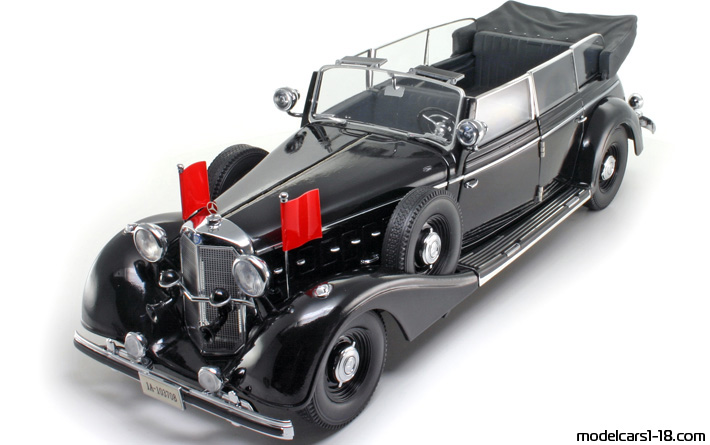 1938 - Mercedes 770 K (W150) Signature Models 1/18 (Чёрный) Передняя левая сторона