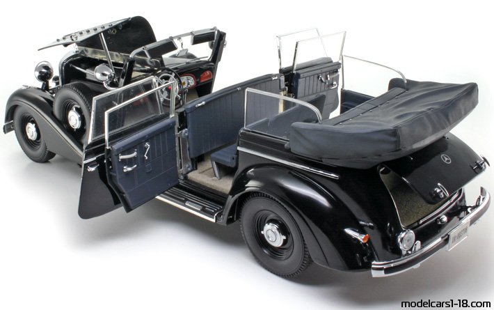 1938 - Mercedes 770 K (W150) Signature Models 1/18 (Чёрный) Открывающиеся части