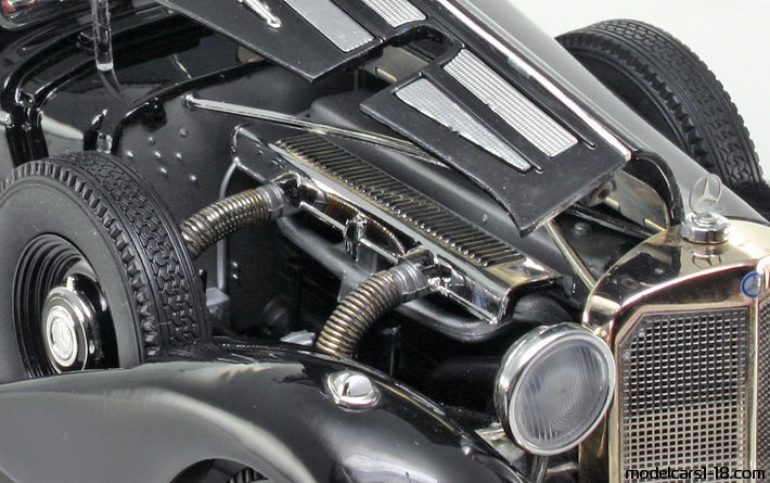 1938 - Mercedes 770 K (W150) Signature Models 1/18 (Чёрный) Багажник / Поднимающиеся фары