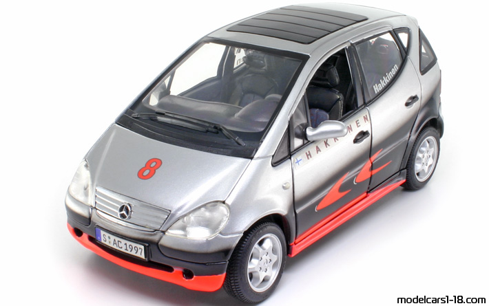 1997 - Mercedes A 140 F1 Edition (W168) Maisto 1/18 (Серебристый / Kрасный) Передняя левая сторона