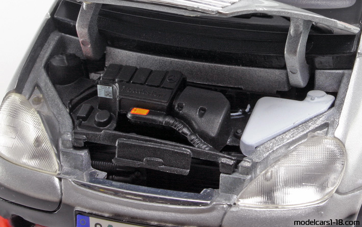 1997 - Mercedes A 140 F1 Edition (W168) Maisto 1/18 (Серебристый / Kрасный) Двигатель