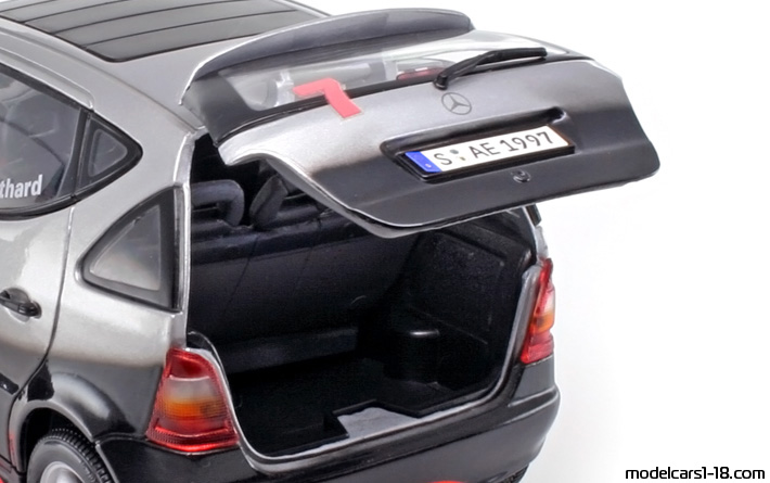 1997 - Mercedes A 140 F1 Edition (W168) Maisto 1/18 (Серебристый / Kрасный) Багажник / Поднимающиеся фары