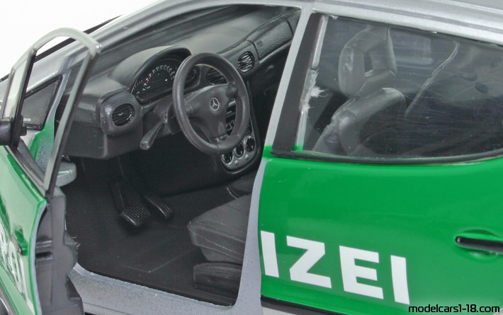 2001 - Mercedes A 140 L (W168) Police Maisto 1/18 (Серебристый / Зелёный) Интерьер панель приборов