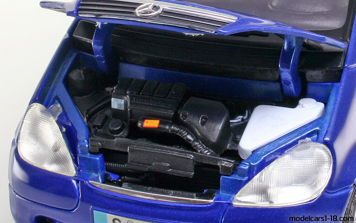 1997 - Mercedes A 140 (W168) Maisto 1/18 (Синий) Двигатель