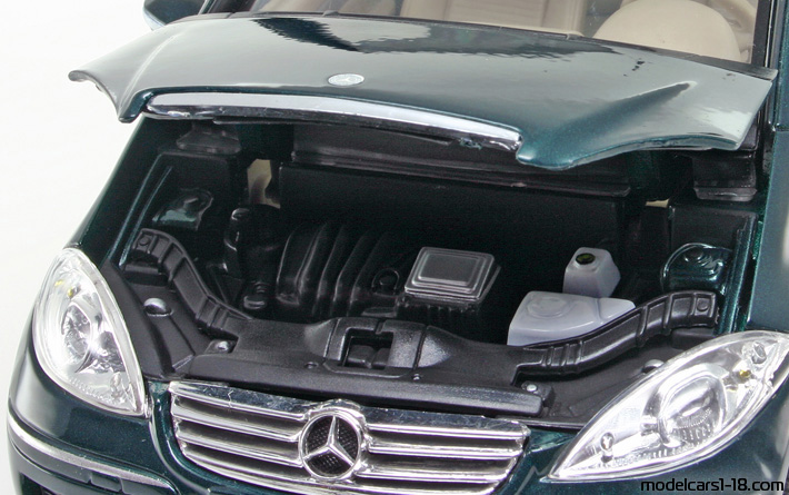 2008 - Mercedes A 200 (W169) Maisto 1/18 (Зелёный) Двигатель