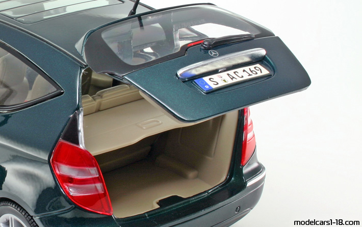 2008 - Mercedes A 200 (W169) Maisto 1/18 (Зелёный) Багажник / Поднимающиеся фары