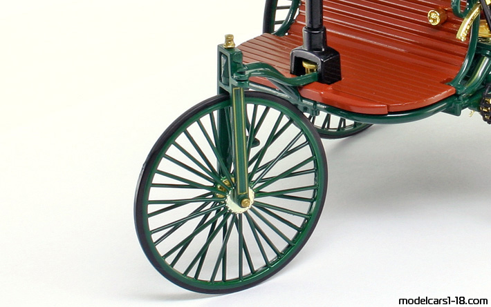 1886 - Mercedes Benz Patent-Motorwagen Norev 1/18 (Зелёный) Багажник / Поднимающиеся фары