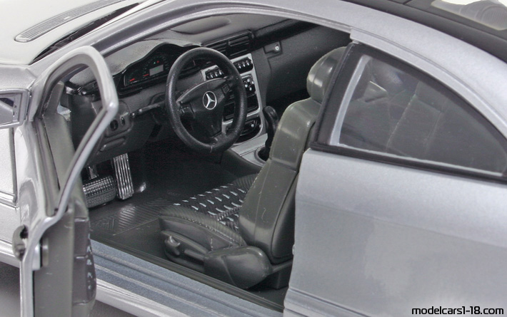 2001 - Mercedes C 200 Sportcoupe (CL203) Welly 1/18 (Серебристый) Интерьер панель приборов