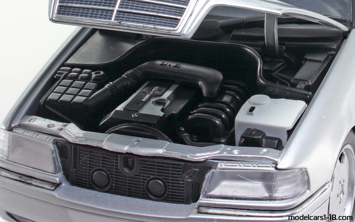 1993 - Mercedes C 36 AMG (W202) UT 1/18 (Серебристый) Двигатель
