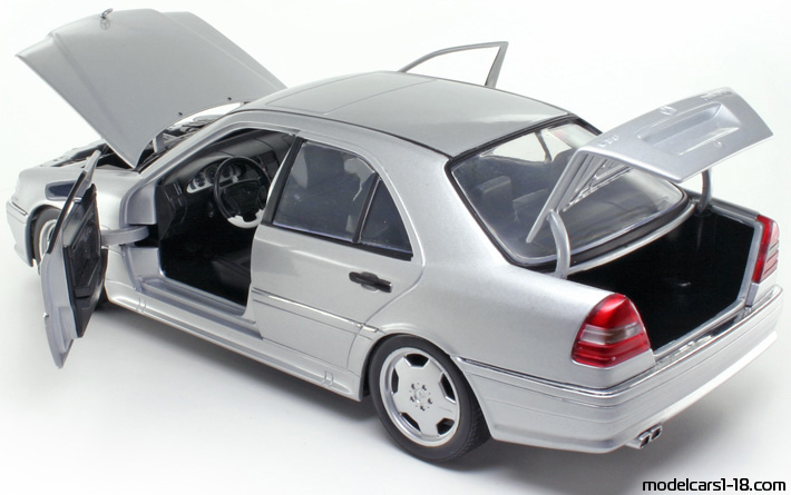 1993 - Mercedes C 36 AMG (W202) UT 1/18 (Серебристый) Открывающиеся части