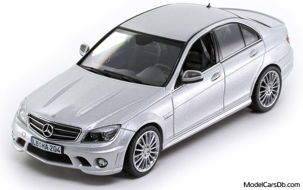 2008 - Mercedes C 63 AMG (W204) Schuco 1/43 (Серебристый) Передняя левая сторона