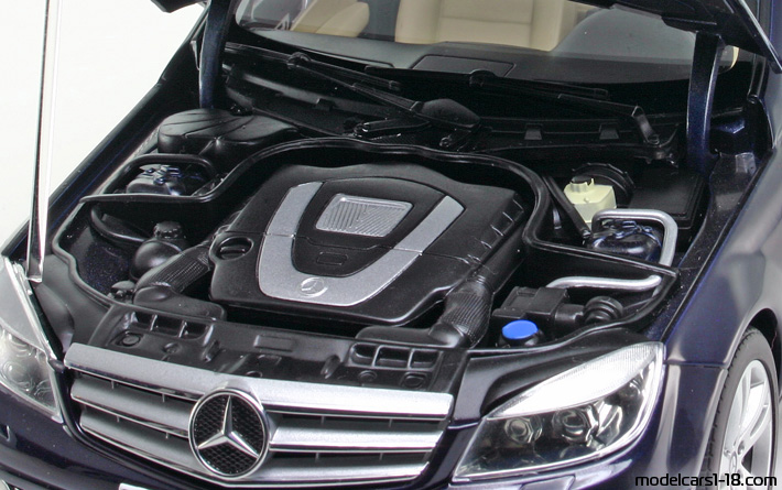 2007 - Mercedes C (S204) AutoArt 1/18 (Синий) Двигатель