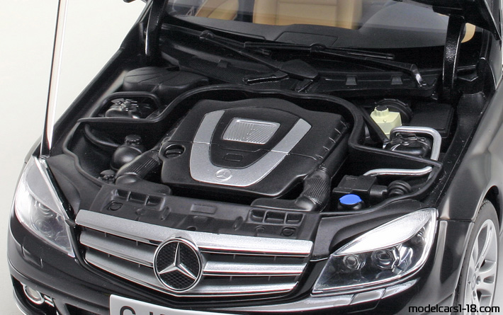 2007 - Mercedes C (W204) AutoArt 1/18 (Чёрный) Двигатель