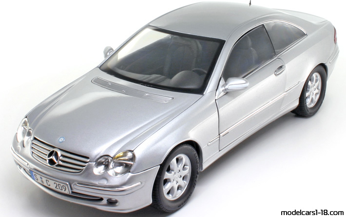 2003 - Mercedes CLK 320 (C209) Kyosho 1/18 (Светло-серебристый) Передняя левая сторона