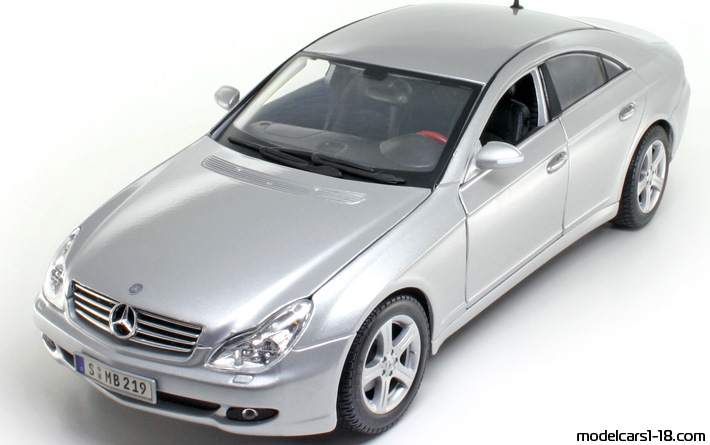 2004 - Mercedes CLS (C219) Maisto 1/18 (Серебристый) Передняя левая сторона