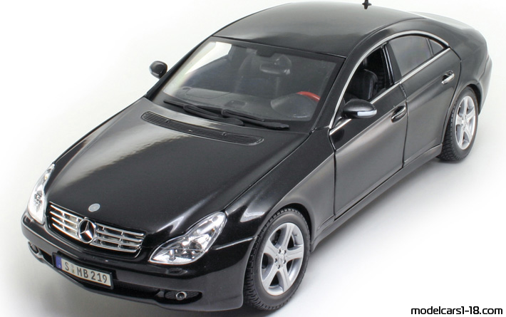 2004 - Mercedes CLS (C219) Maisto 1/18 (Чёрный) Передняя левая сторона