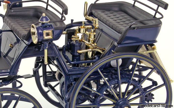 1886 - Mercedes Daimler Motor Carriage Norev 1/18 (Синий) Двигатель