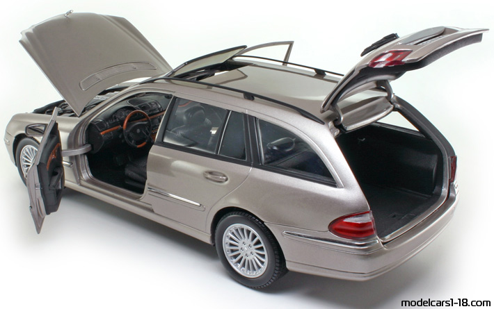 2004 - Mercedes E 320 T (S211) Kyosho 1/18 (Оранжевый) Открывающиеся части