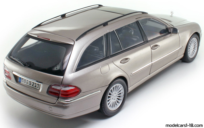 2004 - Mercedes E 320 T (S211) Kyosho 1/18 (Оранжевый) Задняя правая сторона