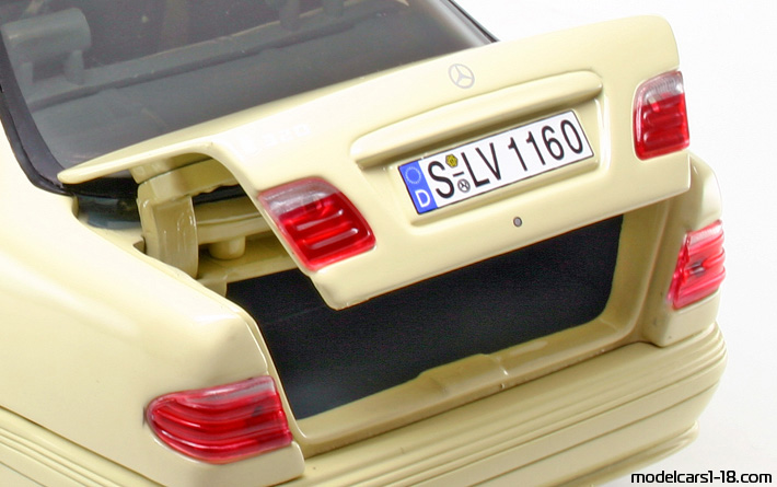 2001 - Mercedes E 320 (W210) Taxi Sun Star 1/18 (Белый) Багажник / Поднимающиеся фары