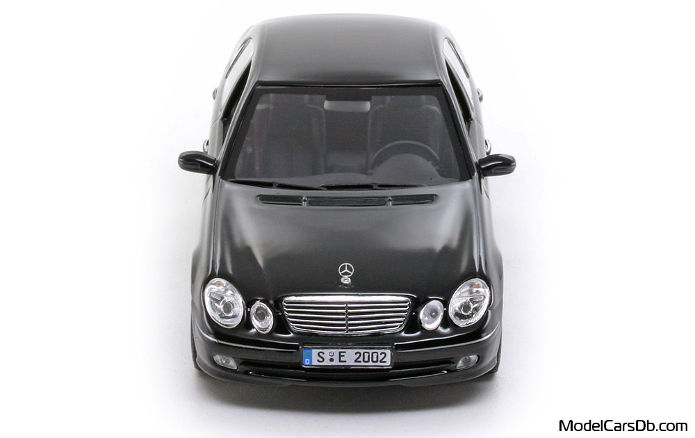 2002 - Mercedes E 320 (W211) Minichamps 1/43 (Синий) Спереди