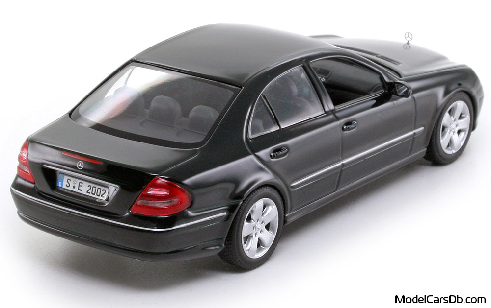 2002 - Mercedes E 320 (W211) Minichamps 1/43 (Синий) Задняя правая сторона