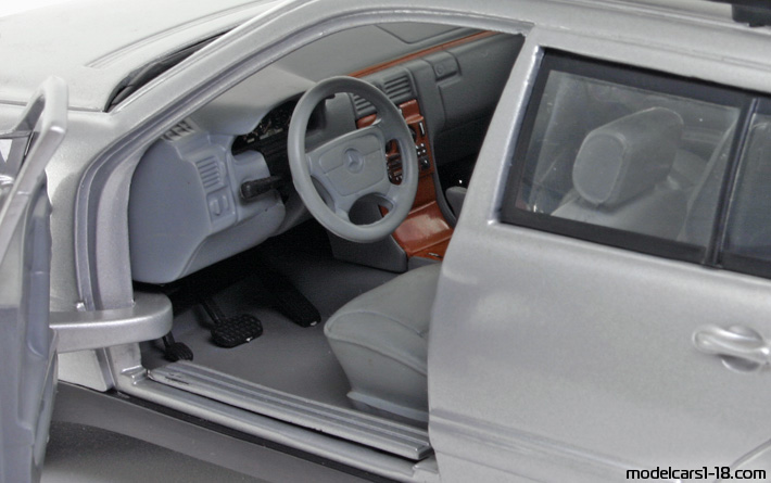 1998 - Mercedes E 420 (W210) Anson 1/18 (Серебристый) Интерьер панель приборов