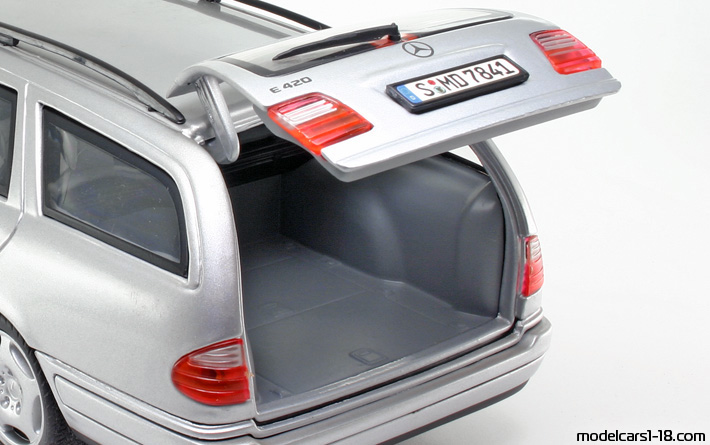 1998 - Mercedes E 420 (W210) Anson 1/18 (Серебристый) Багажник / Поднимающиеся фары