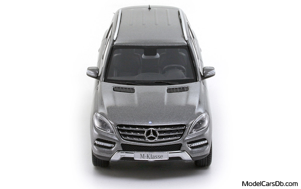 2011 - Mercedes ML 350 (W166) Minichamps 1/43 (Серый ) Спереди