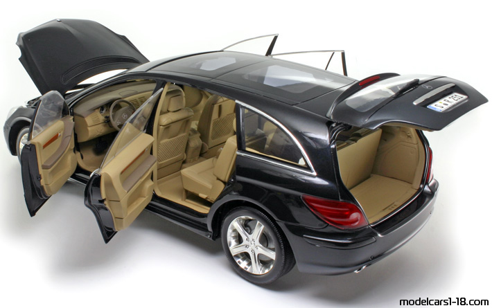 2005 - Mercedes R 350 (W251) Minichamps 1/18 (Чёрный) Открывающиеся части