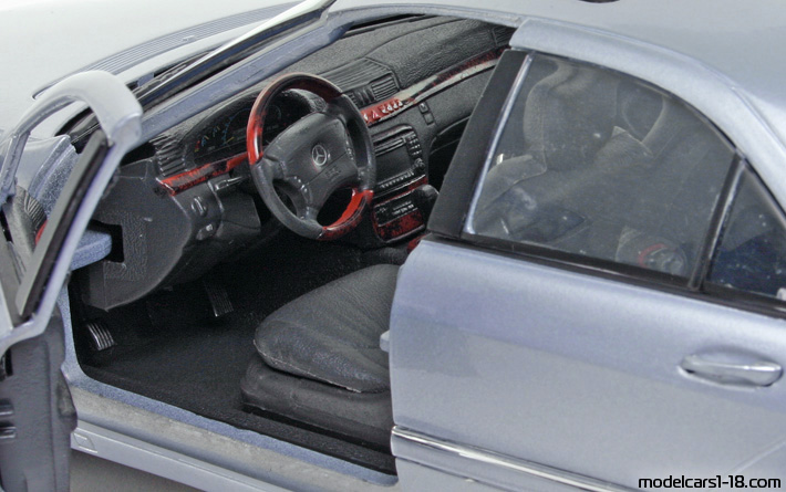 2000 - Mercedes S 500 (W220) Maisto 1/18 (Синий) Интерьер панель приборов