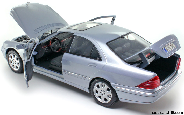 2000 - Mercedes S 500 (W220) Maisto 1/18 (Синий) Открывающиеся части