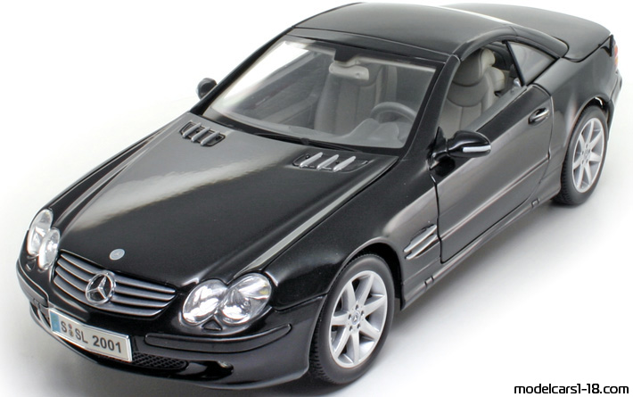 2001 - Mercedes SL 500 (R230) Maisto 1/18 (Чёрный) Передняя левая сторона