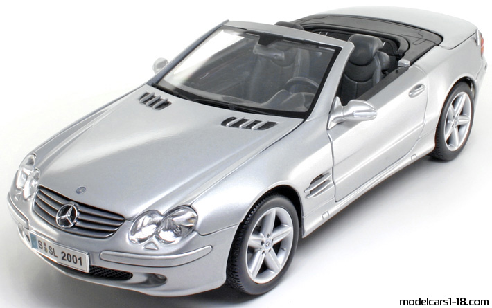 2001 - Mercedes SL 500 (R230) Maisto 1/18 (Серебристый) Передняя левая сторона
