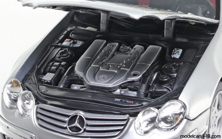 2001 - Mercedes SL 55 AMG (R230) Safety Car Maisto 1/18 (Серебристый) Двигатель