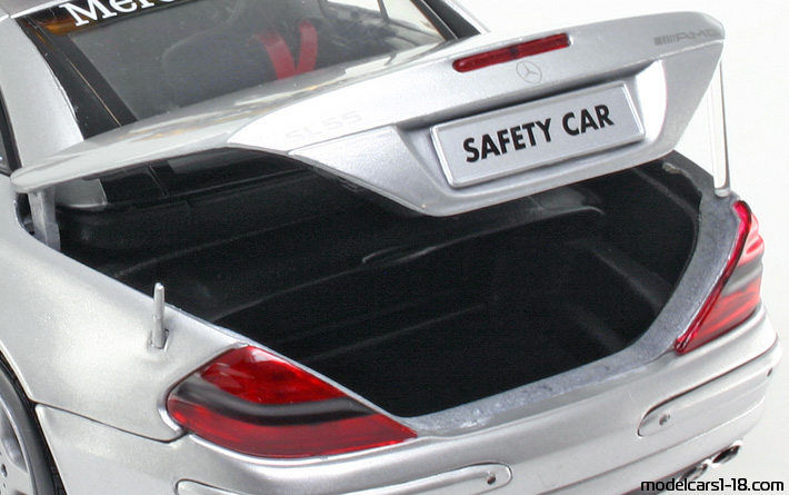 2001 - Mercedes SL 55 AMG (R230) Safety Car Maisto 1/18 (Серебристый) Багажник / Поднимающиеся фары