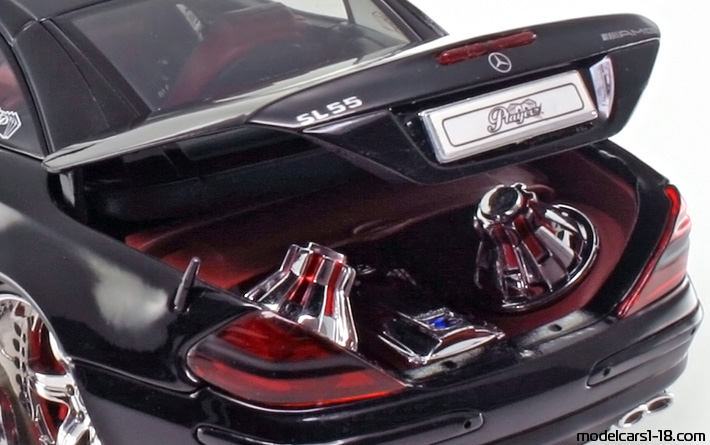 2001 - Mercedes SL 55 AMG (R230) Maisto 1/18 (Чёрный) Багажник / Поднимающиеся фары