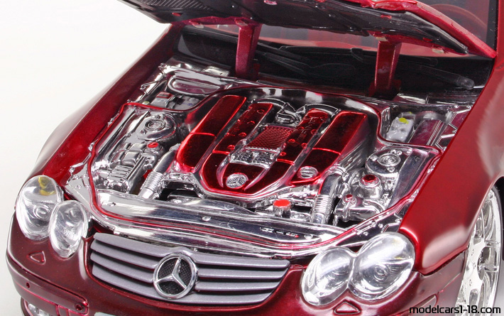 2001 - Mercedes SL 55 AMG (R230) Maisto 1/18 (Kрасный) Двигатель