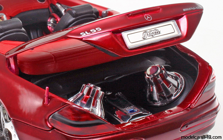 2001 - Mercedes SL 55 AMG (R230) Maisto 1/18 (Kрасный) Багажник / Поднимающиеся фары