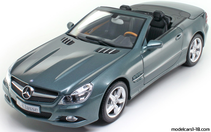 2009 - Mercedes SL 550 (R230) Minichamps 1/18 (Серый ) Передняя левая сторона