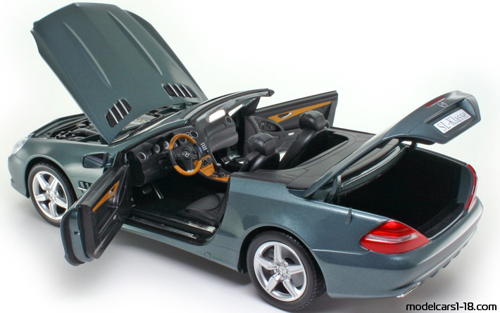 2009 - Mercedes SL 550 (R230) Minichamps 1/18 (Серый ) Открывающиеся части