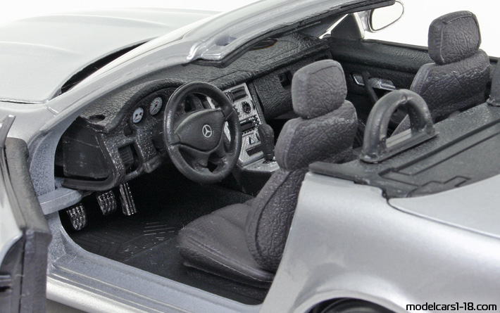 2001 - Mercedes SLK 230 (R170) Maisto 1/18 (Серебристый) Интерьер панель приборов