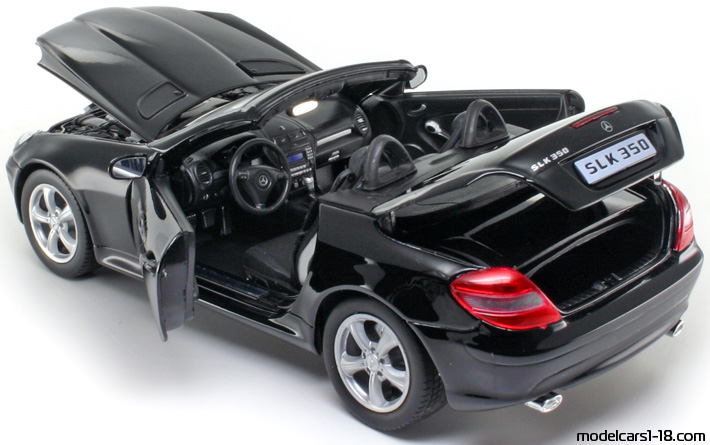 2005 - Mercedes SLK 350 (R171) Welly 1/18 (Чёрный) Открывающиеся части